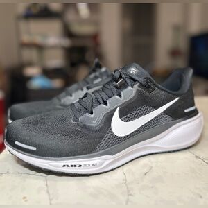 Nike Air Zoom Pegasus 41 Men’s Size 11 Black Gray Running Shoes EUC